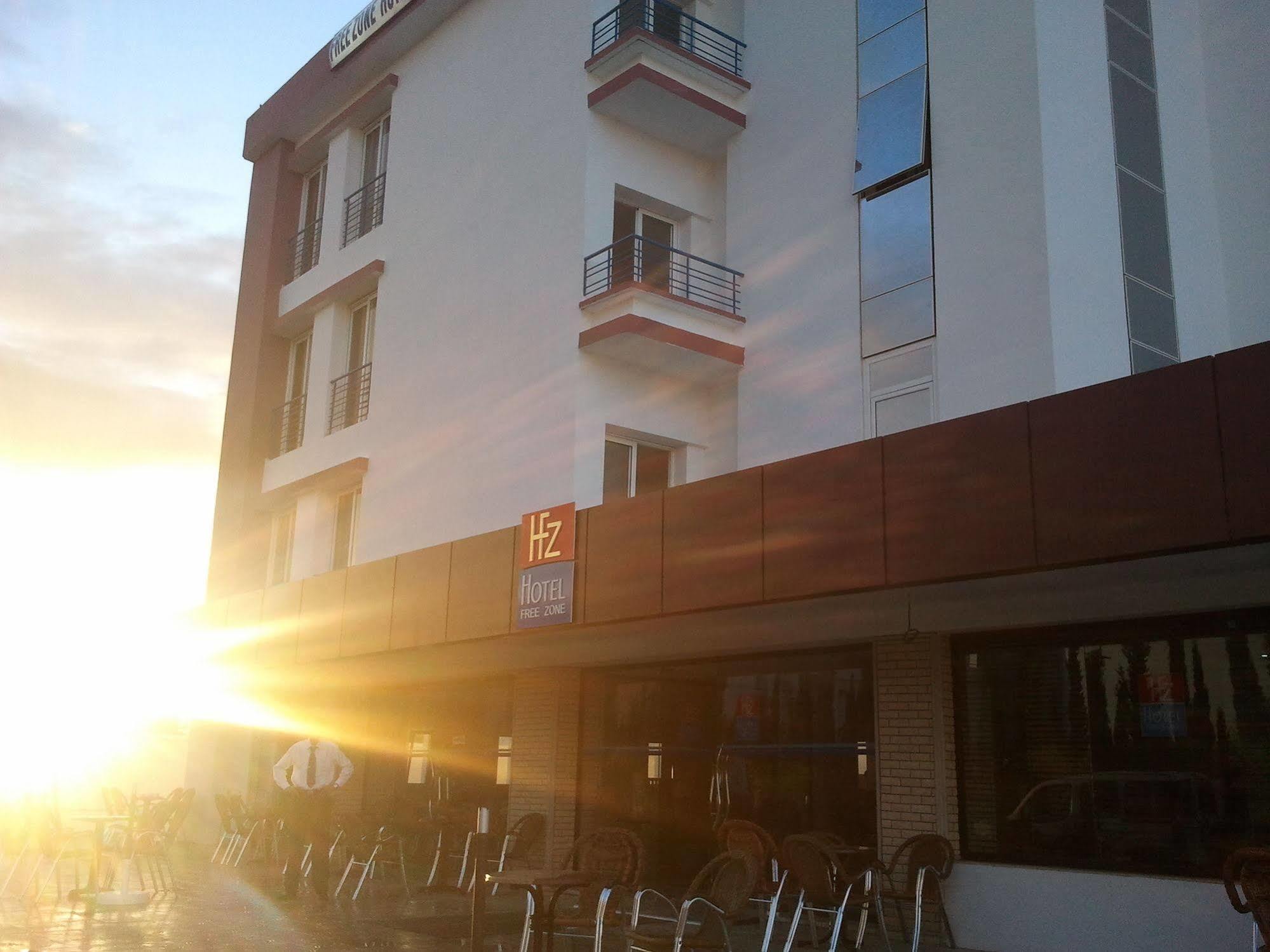 Free Zone Hotel Gzennaïa エクステリア 写真